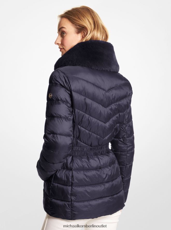 Kleidung de Michael Kors Frauen Packbare Pufferjacke aus gestepptem Nylon mit Kunstfellbesatz Marine 404V22237