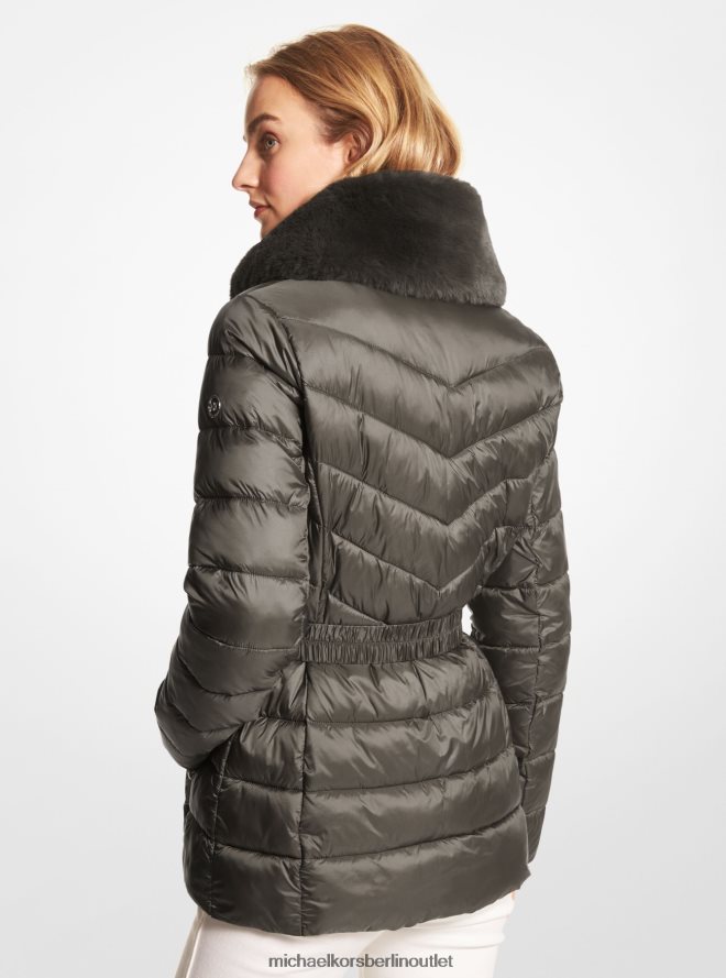 Kleidung de Michael Kors Frauen Packbare Pufferjacke aus gestepptem Nylon mit Kunstfellbesatz Oliven-Kombination 404V22235